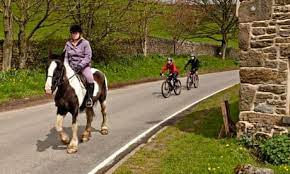 cycling etiquette when meeting a horse rider